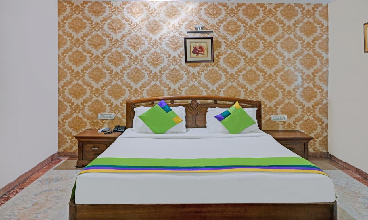 Itsy Auzone & Hotel